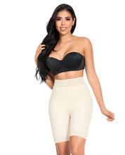 Load image into Gallery viewer, Ann Michell Licra Latex Line Short Small waist and two sizes larger in the hips Half leg – view 2